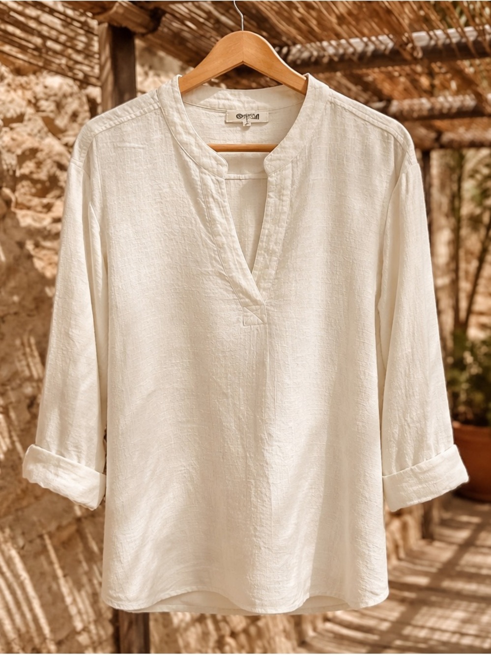 Rip curl brandWomen's Cream Linen V-Neck Tunic Top